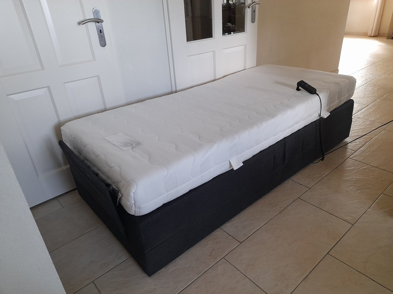 Elektrisch verstelbare Boxspring 90 x 200 (in goede  nette staat )
