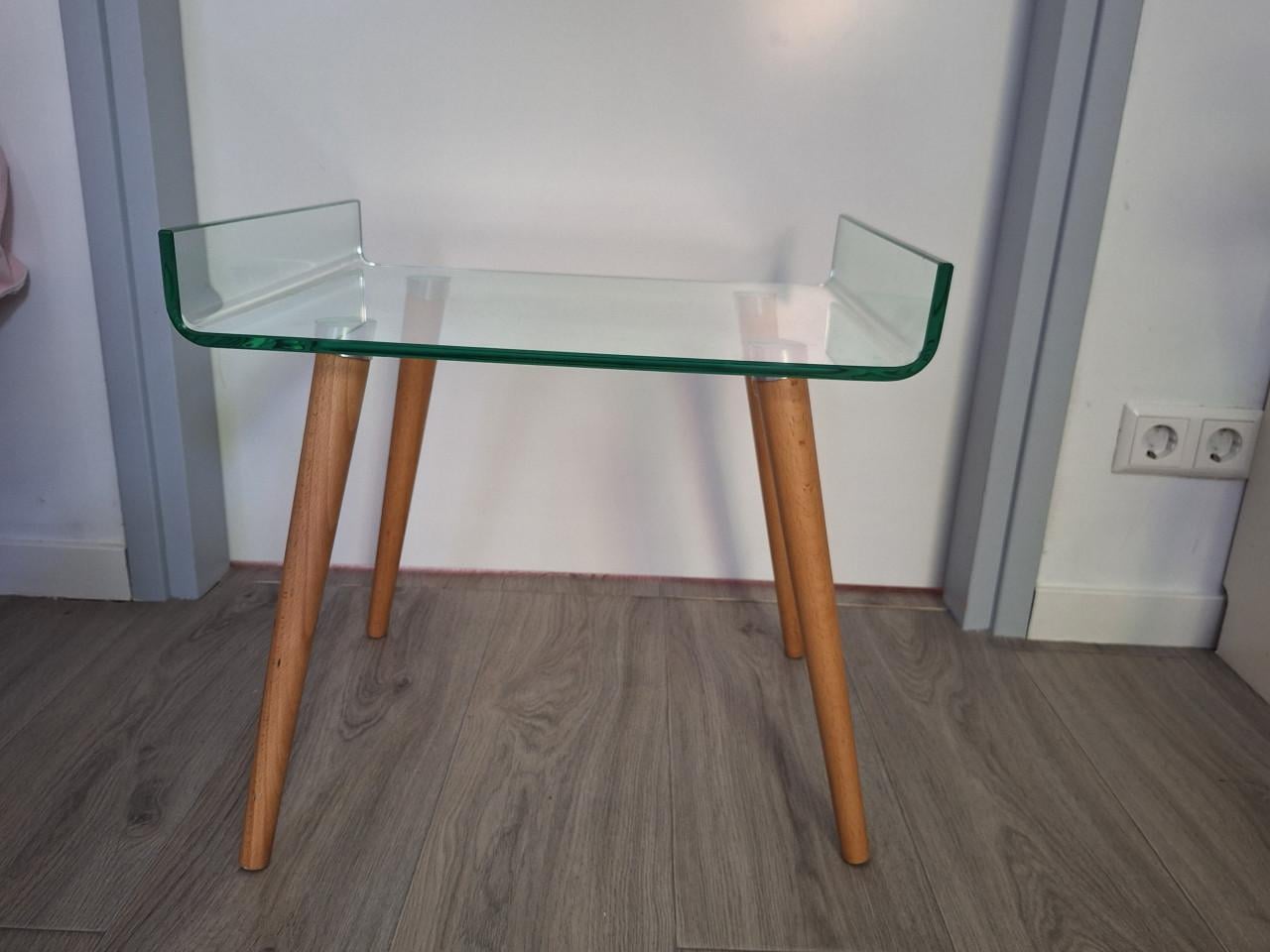 Bijzettafeltjes, cd-kasten