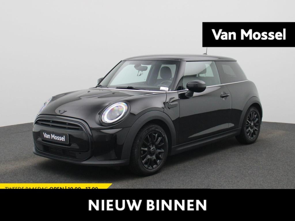 Mini Cooper mini 1.5 essential | navigatie | black pakket | parkeer sensore