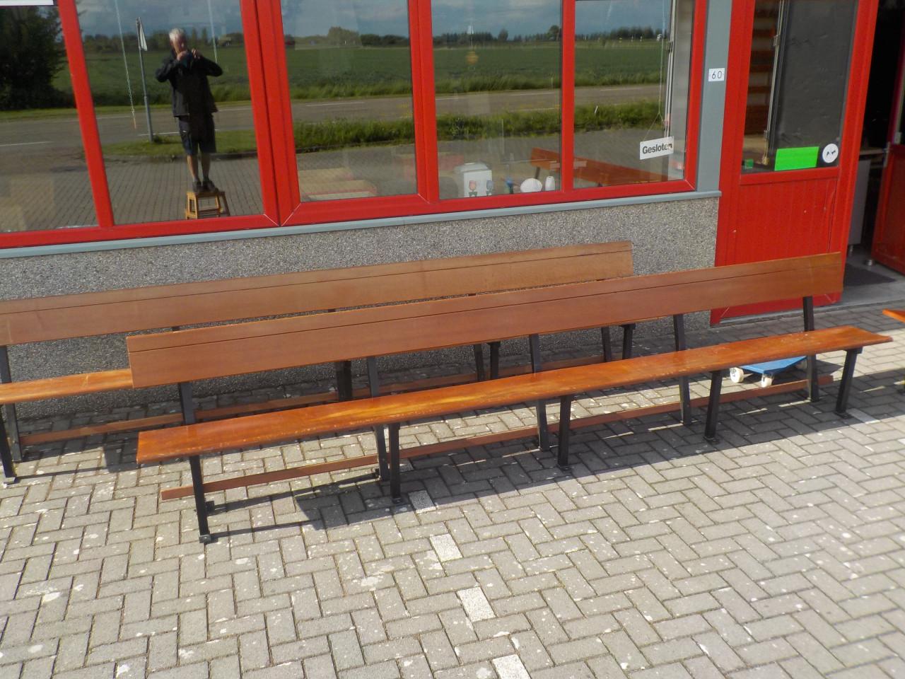 Kerkbanken breed 395 cm  1 voor 250 euro 2 stuks 450 euro 3 stuks 650 euro