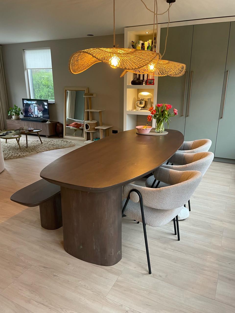 Moderne eetkamerset | Ovale tafel + bank + 3 luxe stoelen