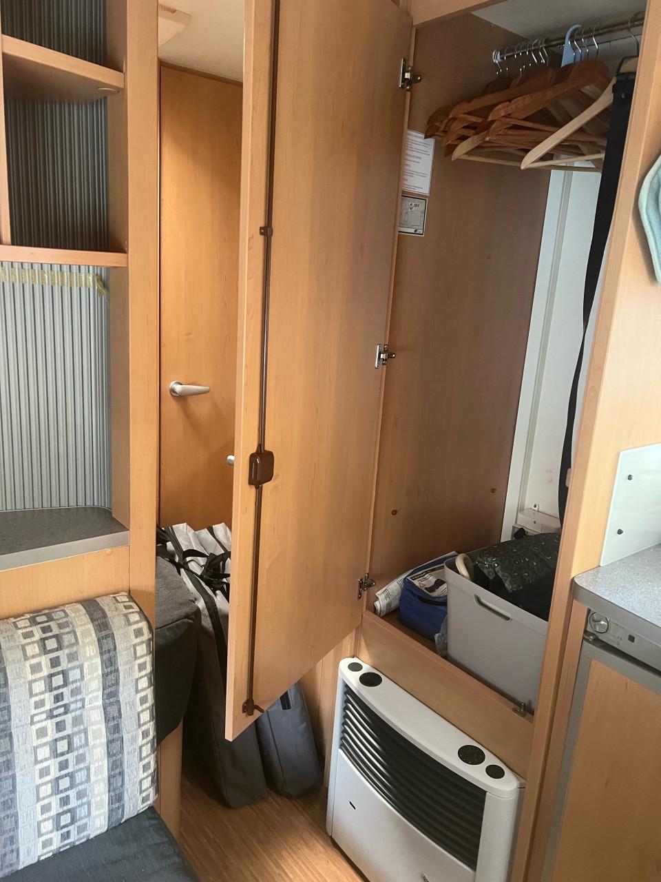 6-persoons knaus Südwind caravan met stapelbed
