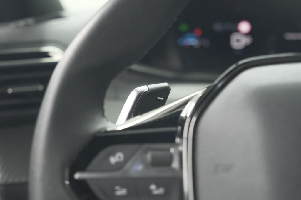 Peugeot 2008 hybrid 136 e-dcs6 allure | 360 camera | navigatie | adaptieve 