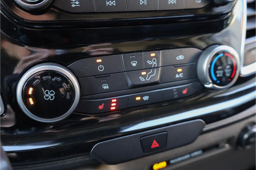 Ford Transit Custom 300 2.0 tdci 170pk l2h1 limited ac i cam i trekhaak