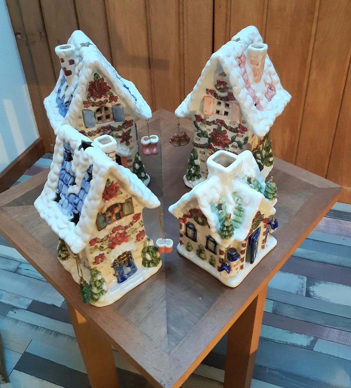 Sfeervolle miniatuur  kersthuisjes met waxinelichthouder