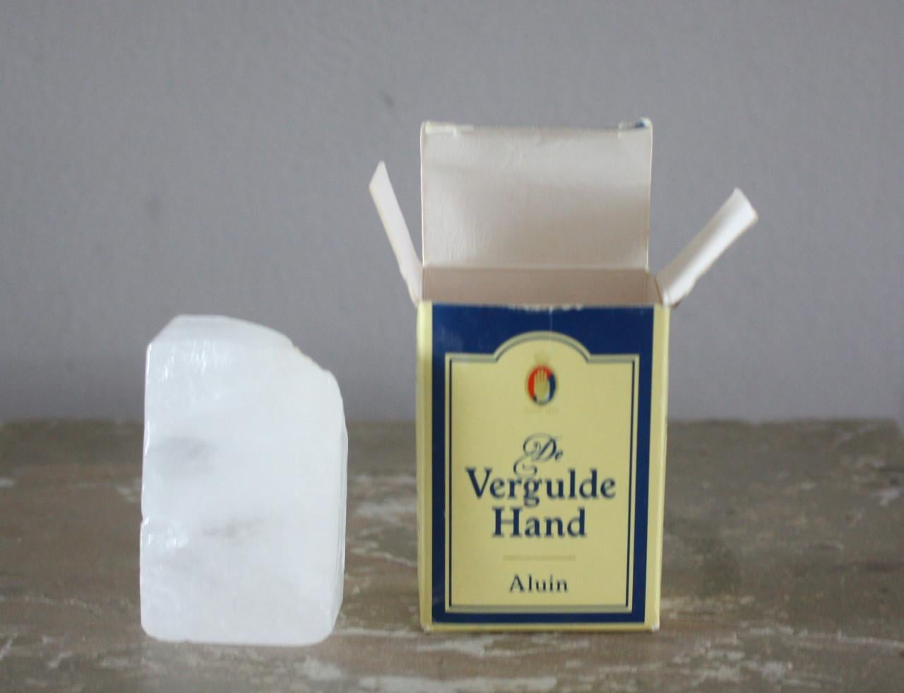 Nieuw de vergulde hand aluin