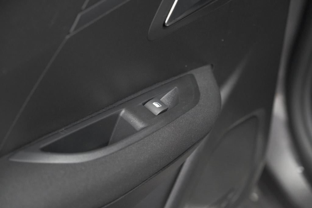 Peugeot 208 puretech 100 eat8 allure | navigatie | parkeersensoren | cruise