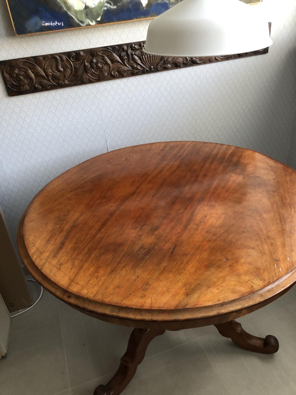 Antieke tafel