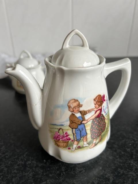 Oud poppen serviesje, porselein