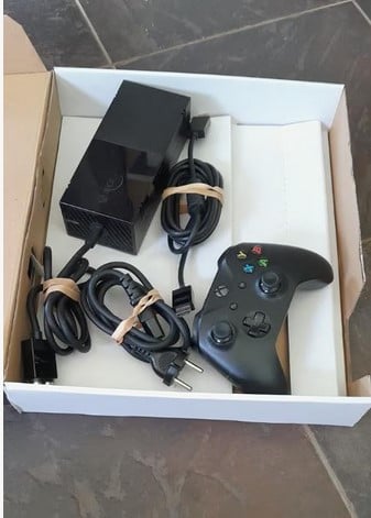 Xbox one console met controller in originele DOOS