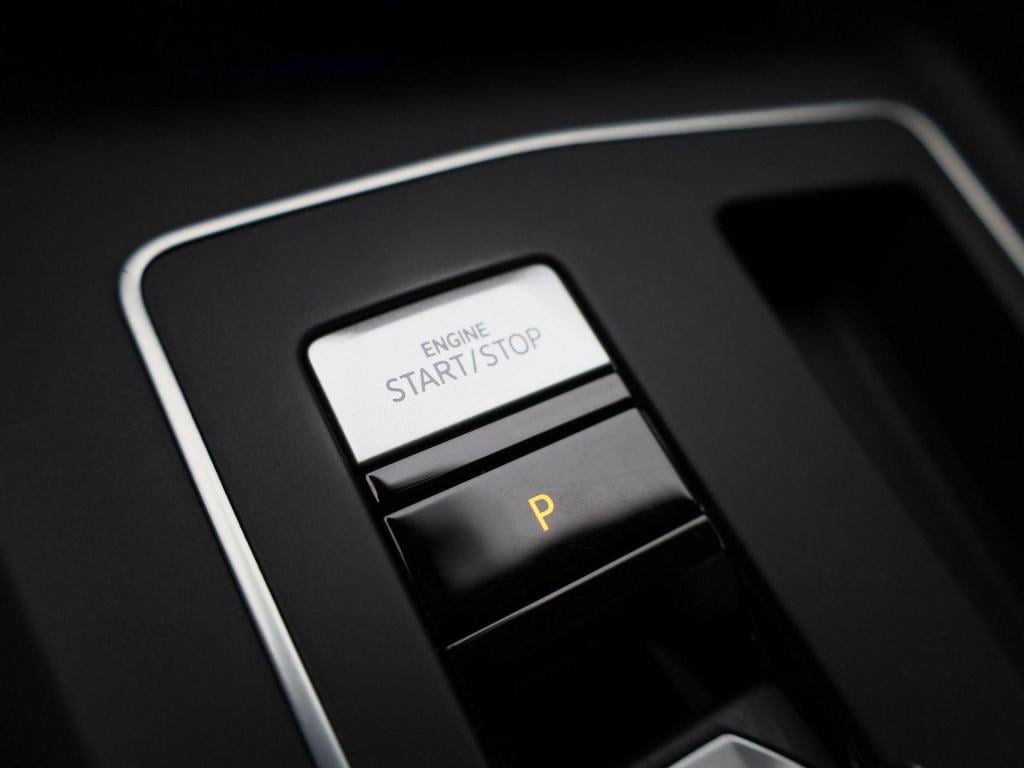 Volkswagen Golf 1.0 etsi life | automaat | panorama dak | virtual cockpit |