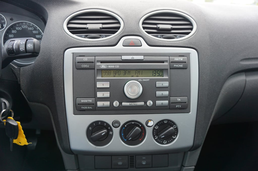 Ford Focus 1.6-16v first edition airco / elektr. ramen / lm velgen / trekha