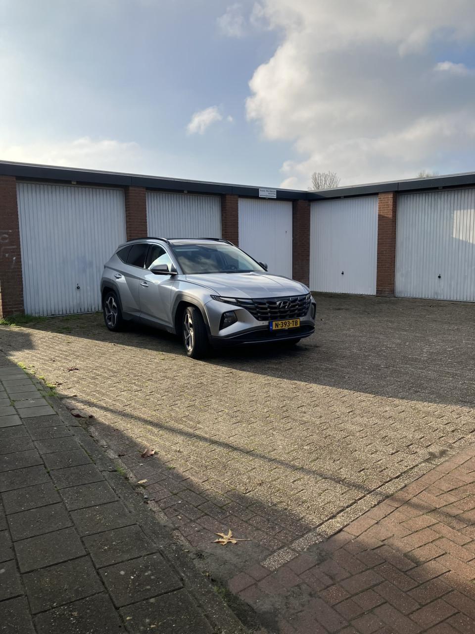 Te koop 3 dubbele extra hoge garagebox in Oost-Souburg