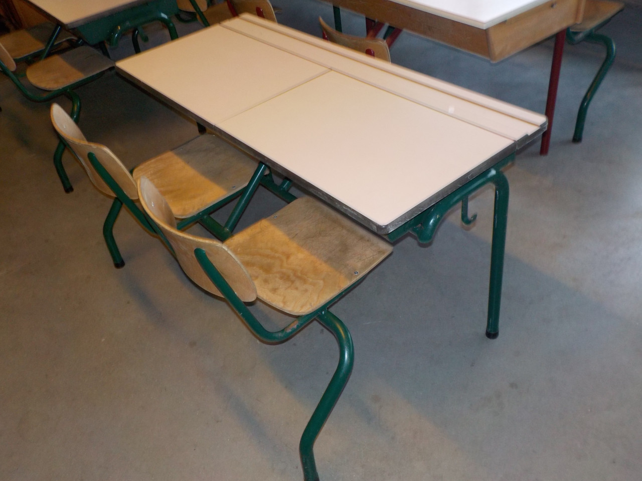 Dubbele schoolbankjes in goede staat OPRUIMPRIJS 25 euro