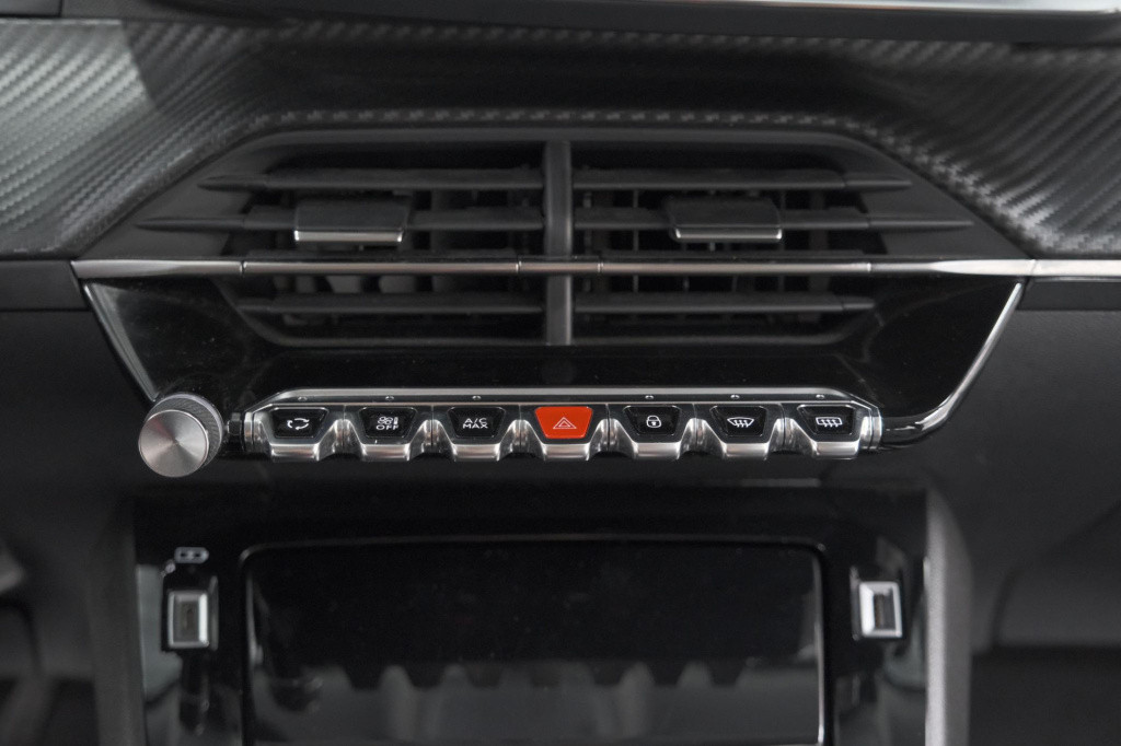 Peugeot 2008 puretech 130 eat8 allure | parkeersensoren | navigatie | apple