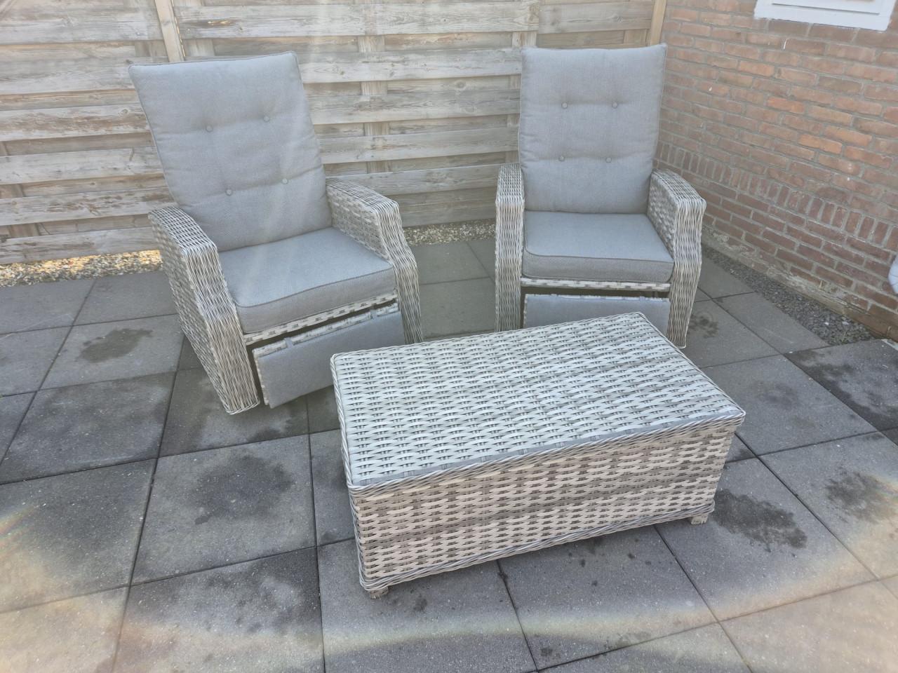 AVH kreta loungestoellen en tafel (Bezorging mogelijk)