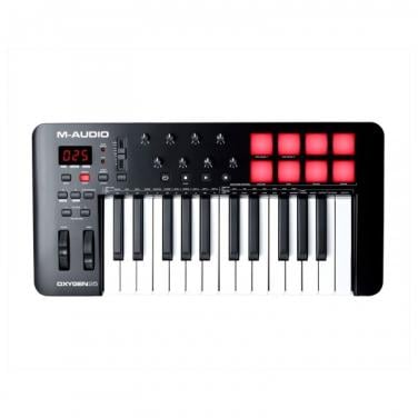 M-Audio Oxygen 25 ,Midi master keyboard, in keurige staat.