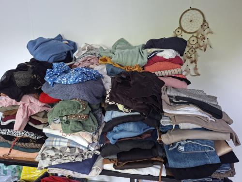 Heel veel kleding, alle maten!!!