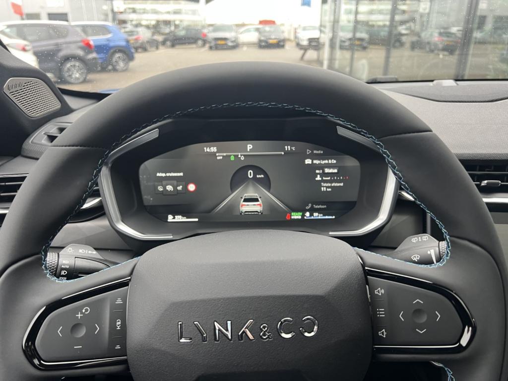 Lynk & Co 01 1.5 261pk plug in hybrid ,black edition , zwarte velgen , pano