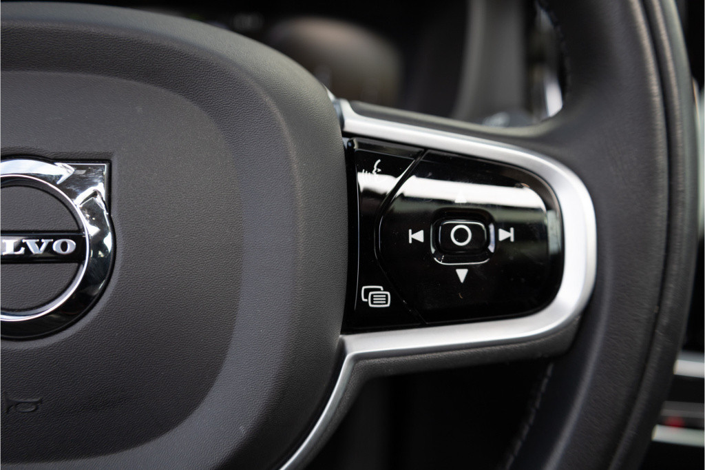 Volvo V60 2.0 t6 recharge awd r-design ✅pano✅trekhaak✅cam