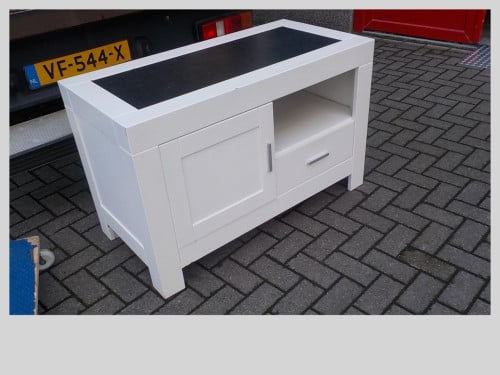 Mooie kwaliteit t.v. meubel in  goede staat