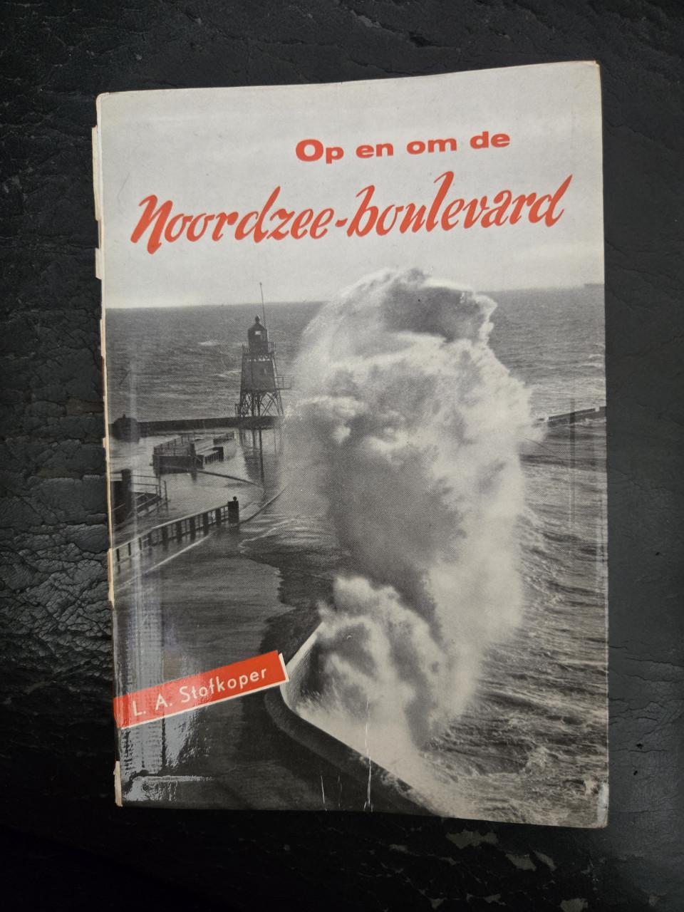 Boek: Op en om de noordzee-boulevard. Schetsen van de waterkant.