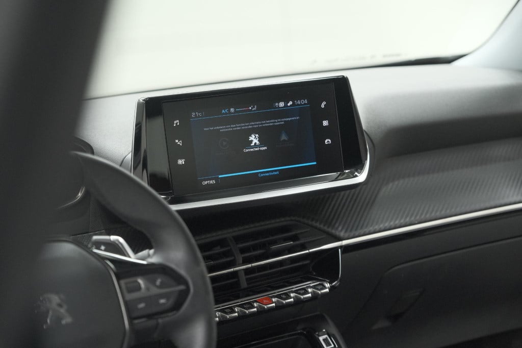 Peugeot 2008 puretech 130 eat8 active | parkeersensoren | navigatie | apple