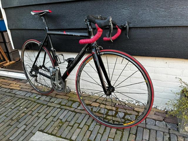 Racefiets zwart/rood maat 52 in prima staat!
