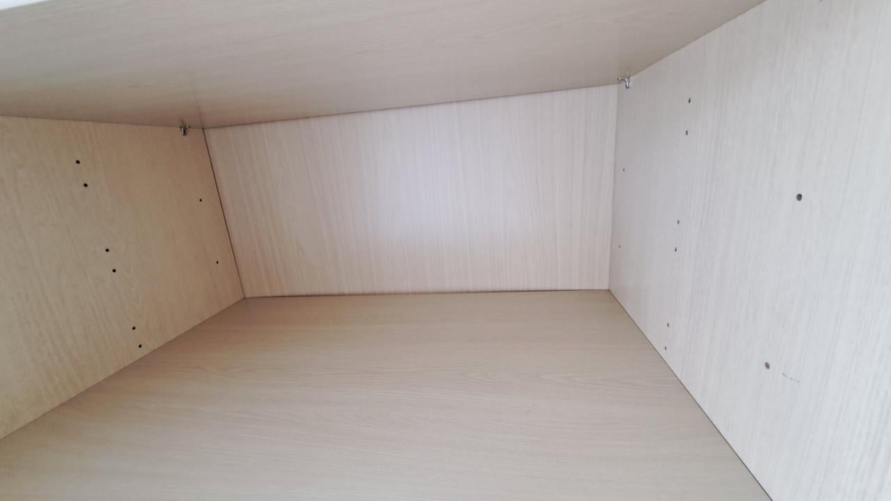 Grote kast met spiegel