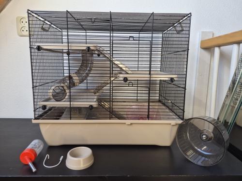 Hamsterkooi met accessoires