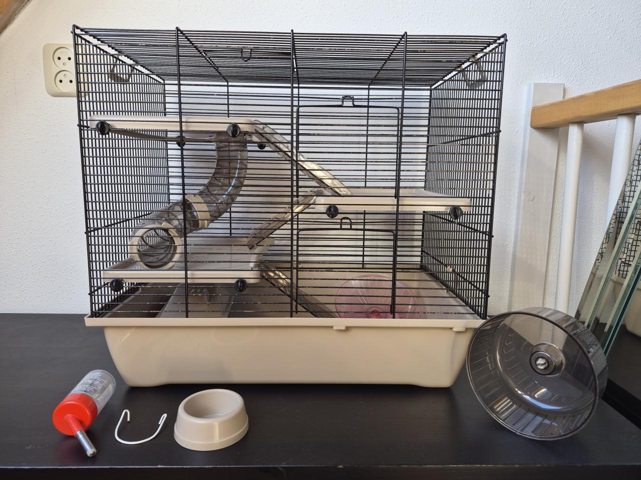 Hamsterkooi met accessoires