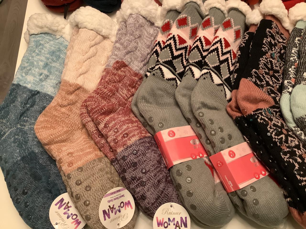 Partij leuke fluffy huissokken. ( partij 242)