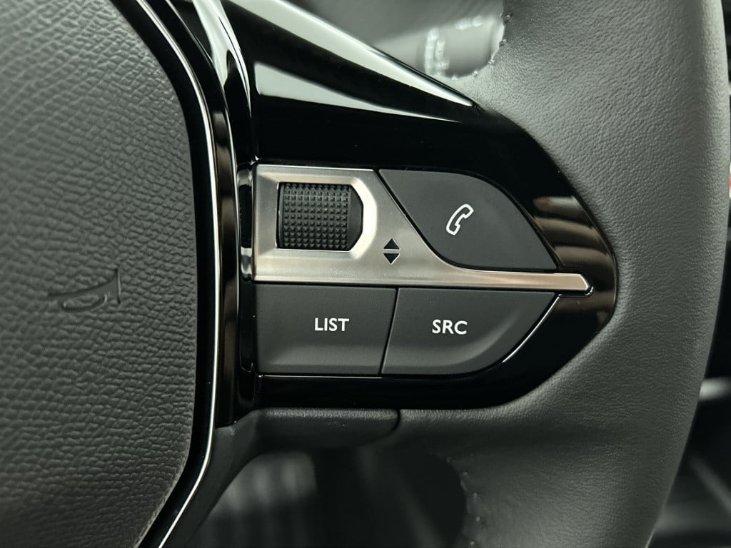 Peugeot E-2008 ev style 50 kwh | rijklaar |