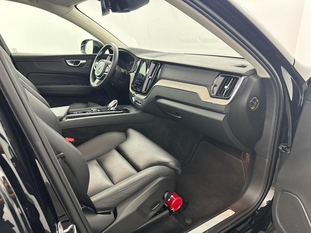 Volvo XC60 t6 340pk recharge r-design| trekhaak| pano| camera| adap.cruise