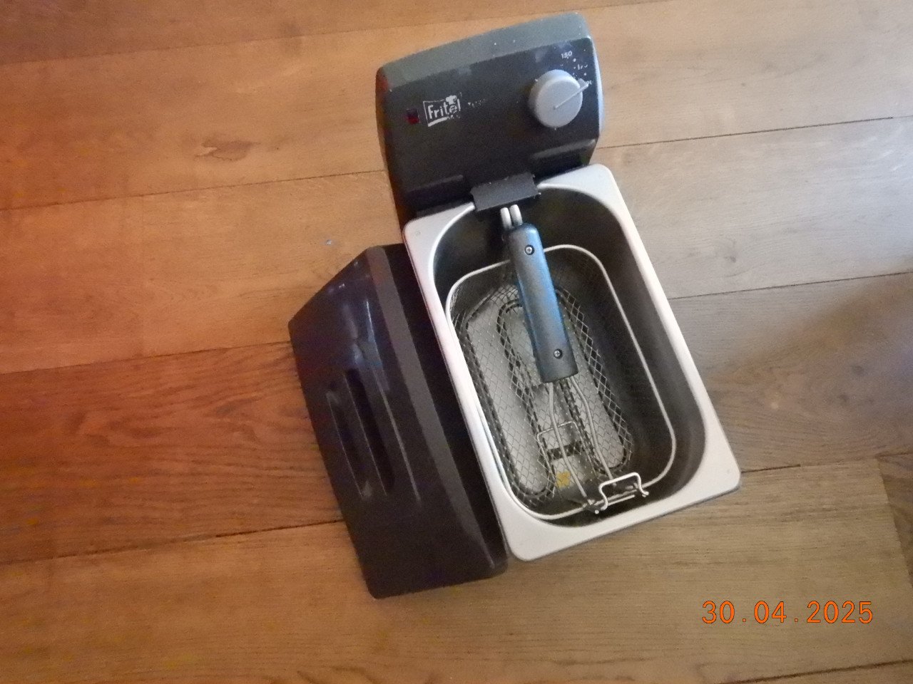 Kleine fritell frietpan 1800 watt  geschikt voor op de camping