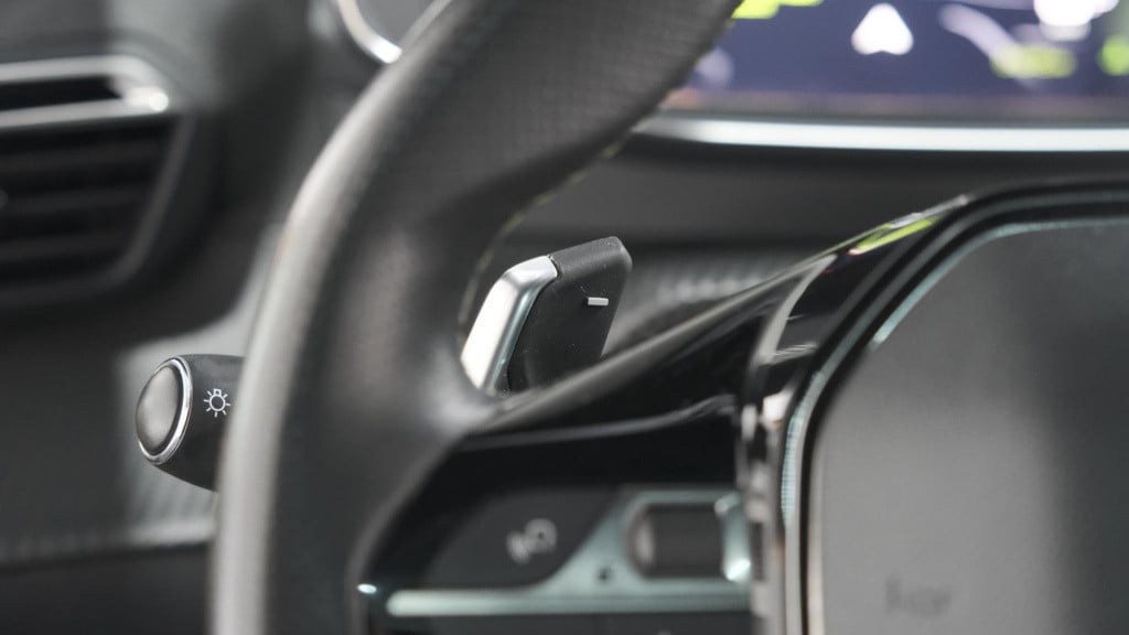 Peugeot 208 puretech 100 eat8 gt-line | trekhaak | adaptieve cruise control