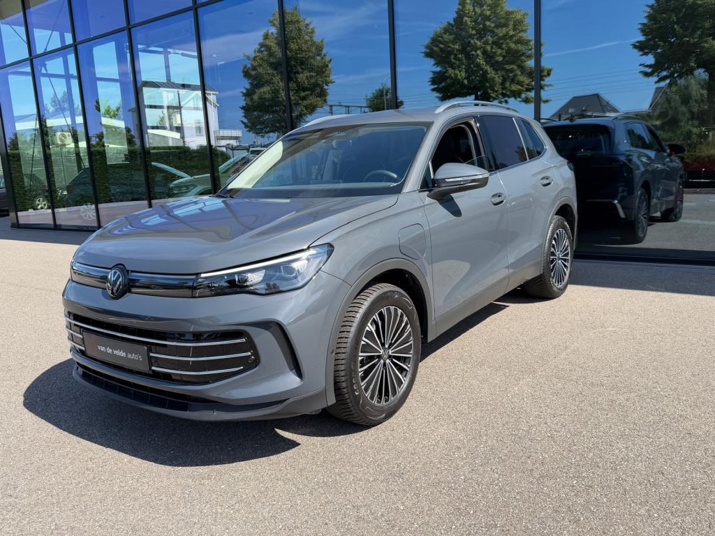 Volkswagen Tiguan 1.5 ehybrid elegance 204pk | trekhaak | all-season | dode