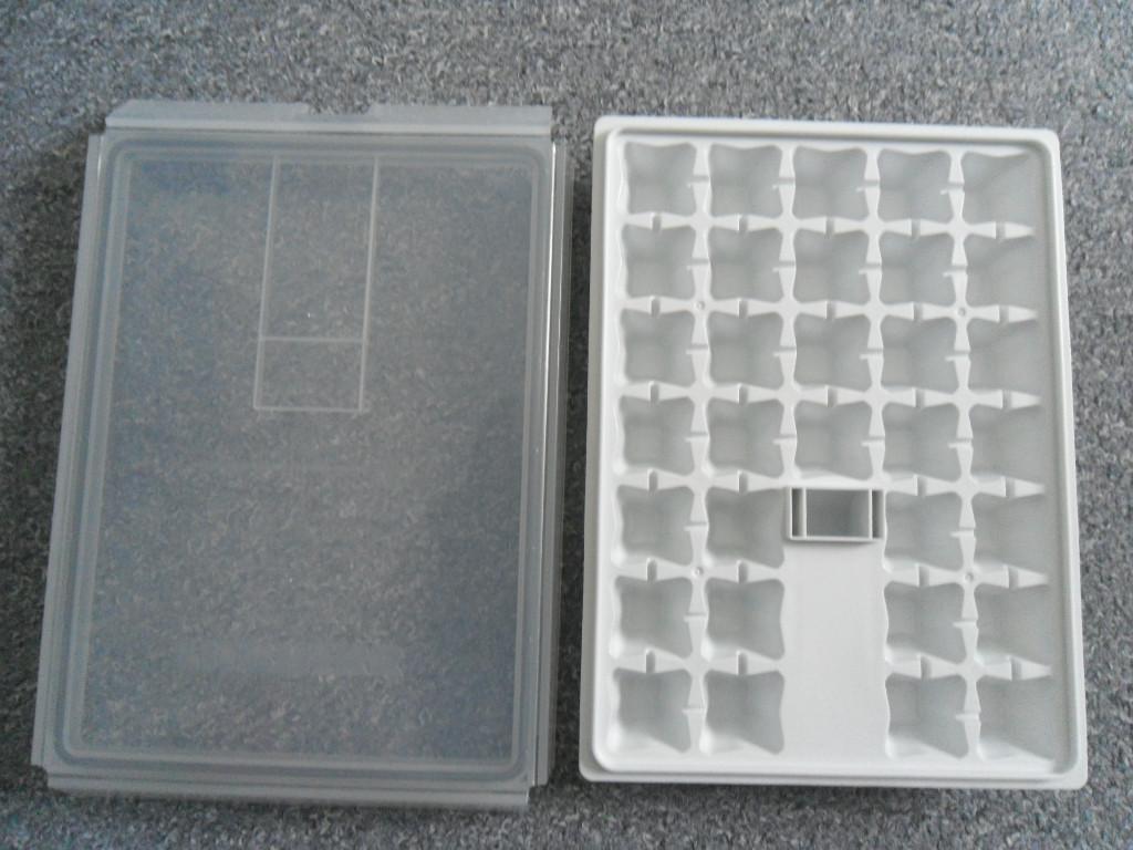 IJSBLOKJES DOOS NIEUW VOOR 35 IJSBLOKJES 25 X 18 CM