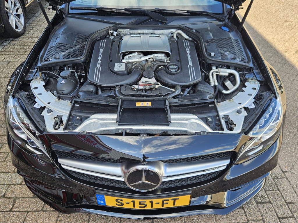 Mercedes-Benz C-Klasse cabrio amg 63 | burmester | carbon ceramic brakes