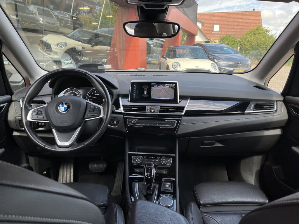 BMW 2-serie active tourer 220i high executive | head-up | navi | camera | l