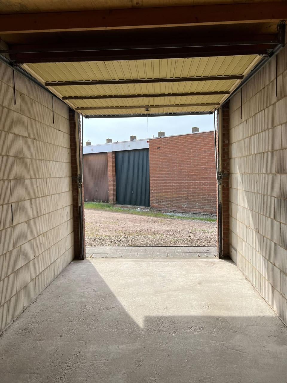 Te koop: twee naast elkaar gelegen garageboxen in Oost-Souburg