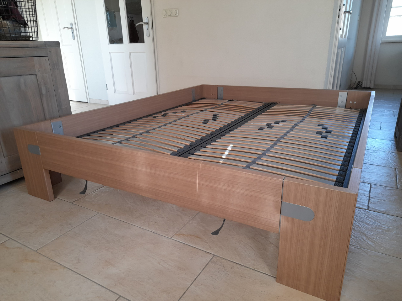 2 Persoons bed 160 x 200 met Bossflex lattenbodems (in goede nette staat )