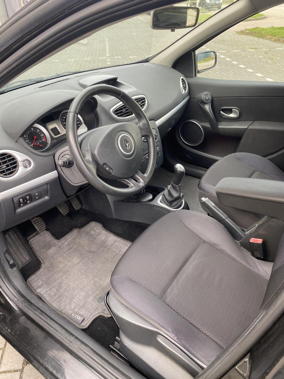 Renault Clio 1.2 TCE 100 Estate 2008 Zwart | 124.448 KM NAP | NIEUWE APK!