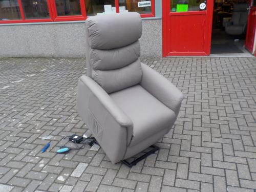 Nieuwe elektrische sta-op relax fauteuil met massage mogelijkheden