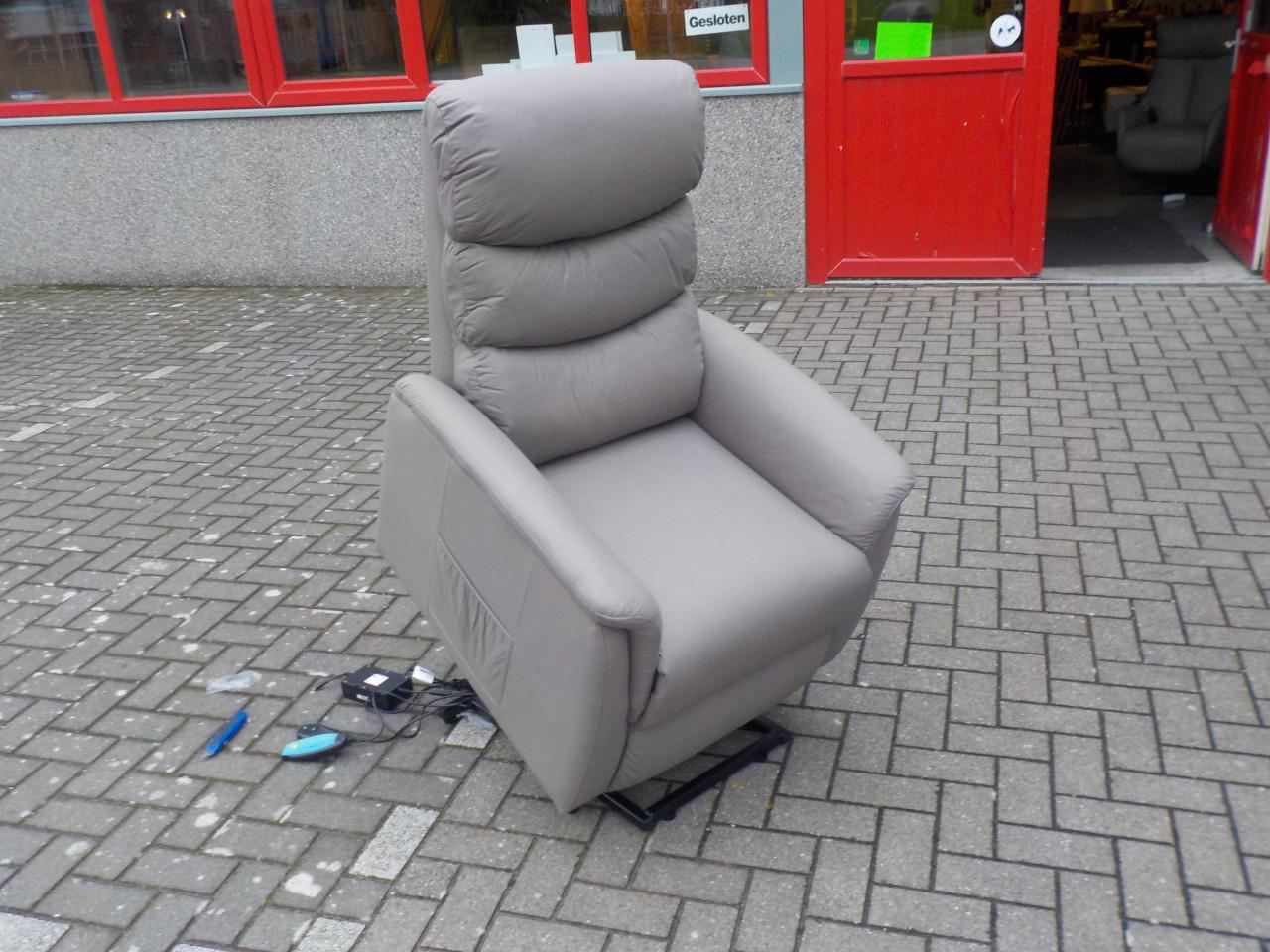 Nieuwe elektrische sta-op relax fauteuil met massage mogelijkheden