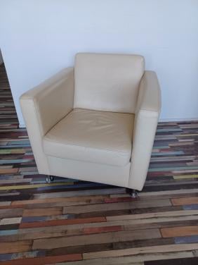 T.k.a. Mooie leren fauteuil