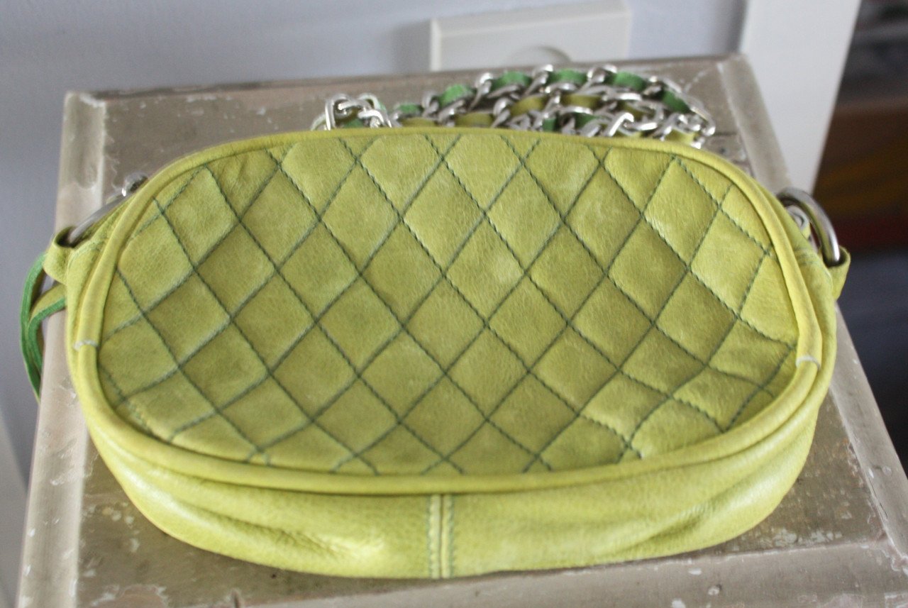 Groene schouder tas met metalen band