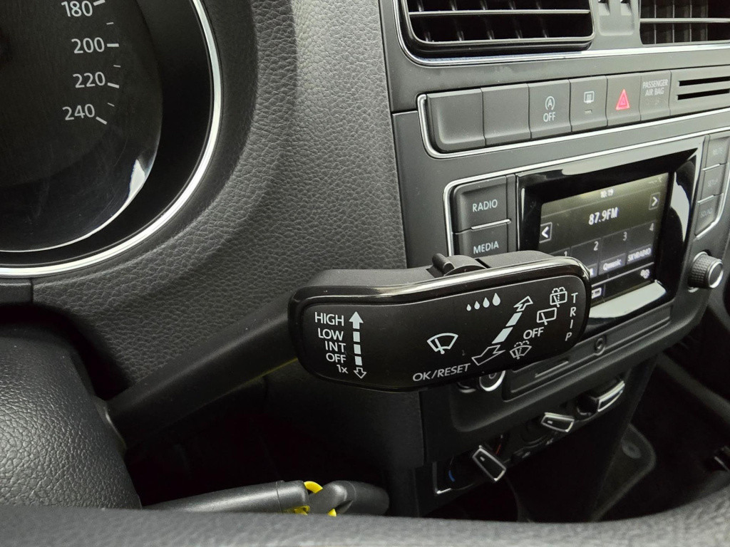 Volkswagen Polo occasion comfortline black edition met cruisecontrol en leu