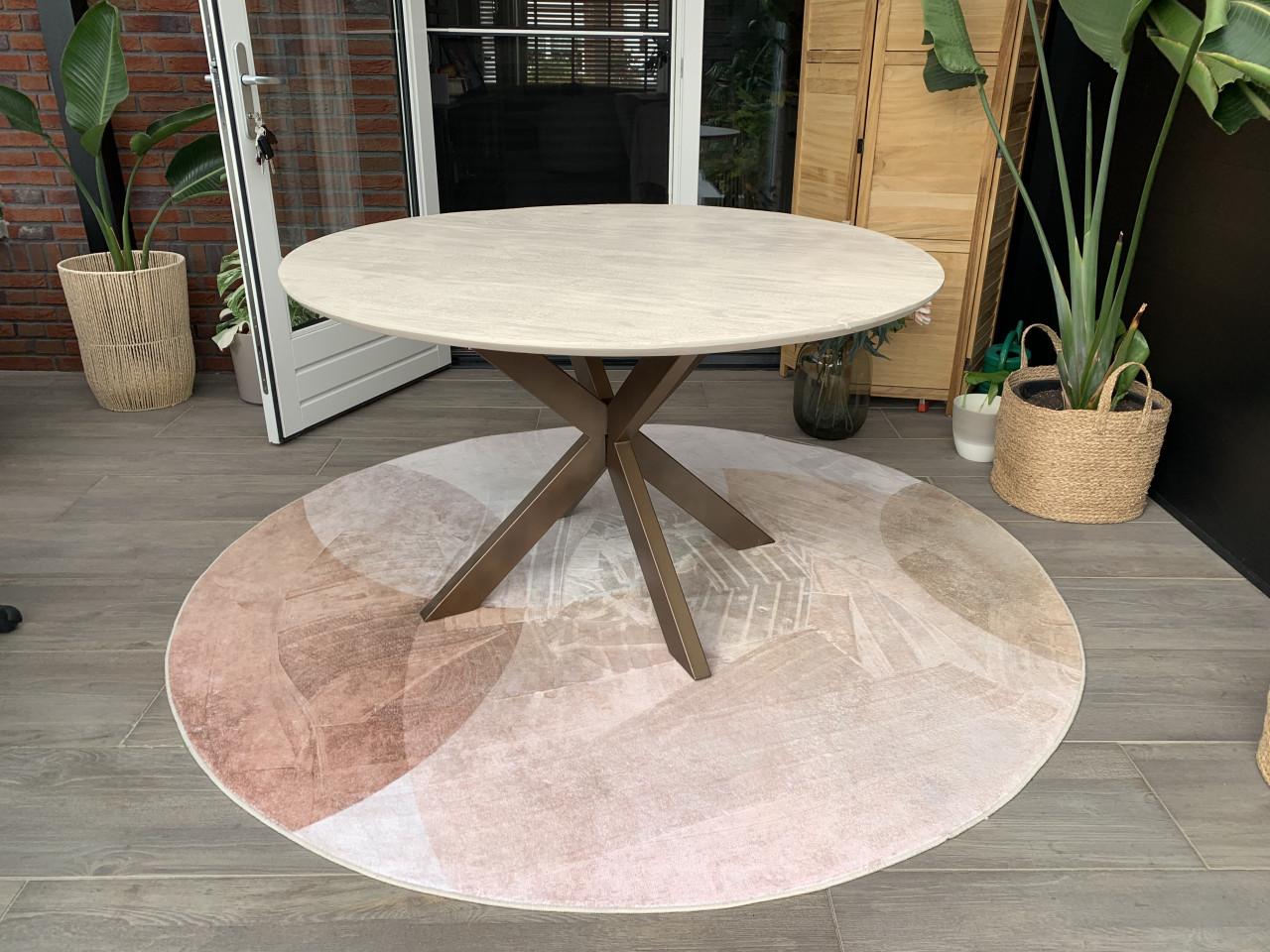 Eettafel met bronzen poot, 130 doorsnee cmhoog 76 cm