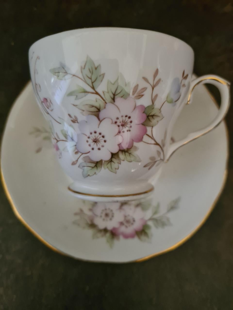 Vintage theekopje van Maythorne Bone China uit Engeland, model Winchester.